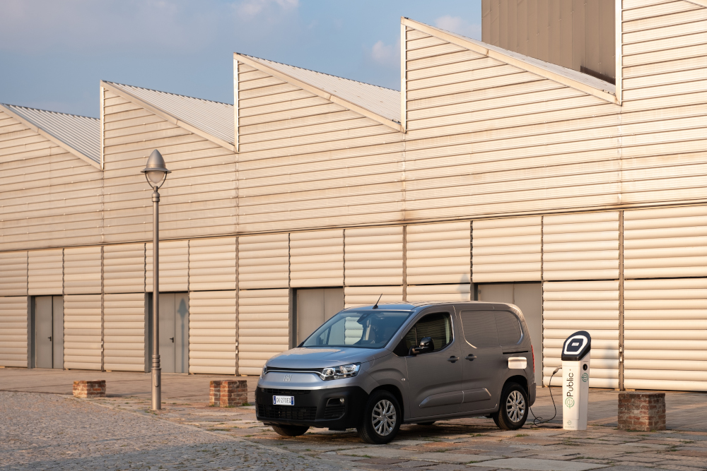 FIAT Professional Doblò celebra 25 anos com edição especial de aniversário